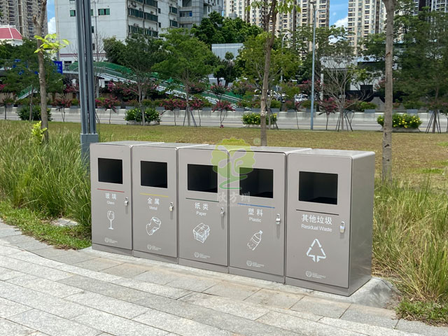 深圳公園不銹鋼噴塑組合分類(lèi)垃圾桶