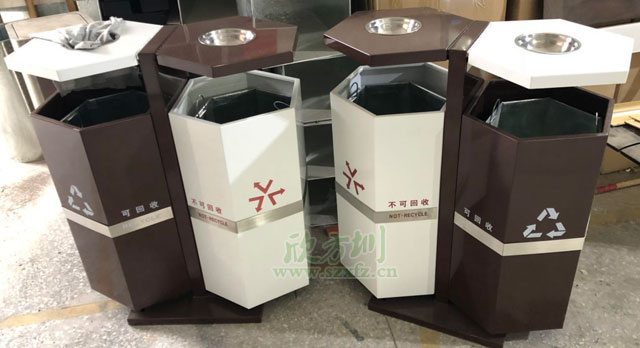 戶外景區(qū)六角鋼制分類垃圾桶生產圖